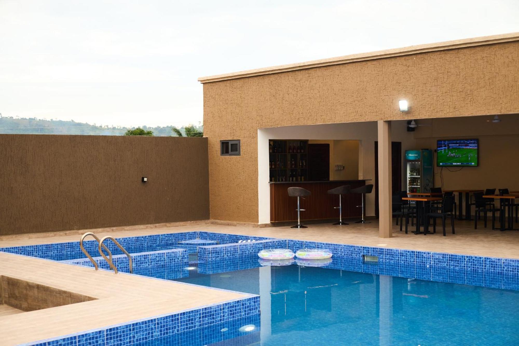 Aiden Homes And Apartments Hotel Koforidua Eksteriør billede